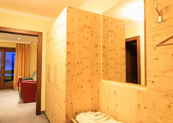 Guest house & Ronacherhof -mountain Hideaway Slopeside