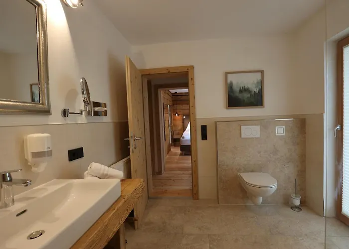 Guest house & Ronacherhof -mountain Hideaway Slopeside