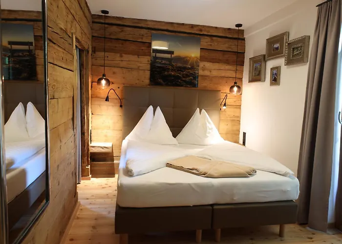 Guest house & Ronacherhof -mountain Hideaway Slopeside 3*