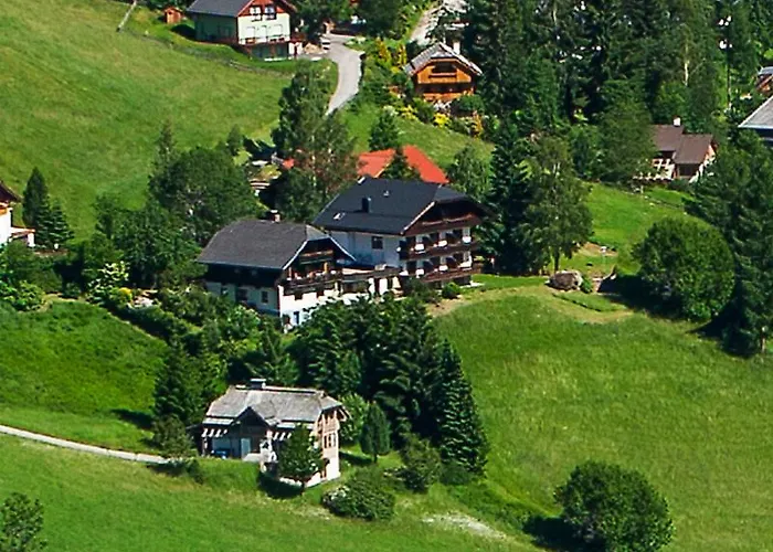 Pensionat & Ronacherhof -mountain Hideaway Slopeside Bad Kleinkirchheim